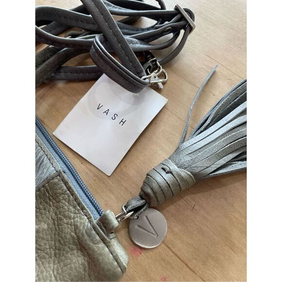 VASH Cowhide Leather Convertible
Crossbody Clutch New with Tags Gift Idea - Picture 5 of 9